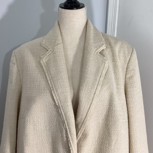 - NWT FUTURE COLLECTIVE PLUS 2XL CREAM BOUCLE BLAZER FRAYED EDGES ONE BUTT… - Picture 6 of 12